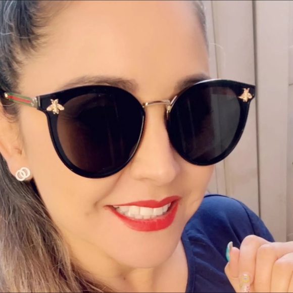 Vintage Black Gradient Sunglasses with Gold Bee - Picture 5 of 16